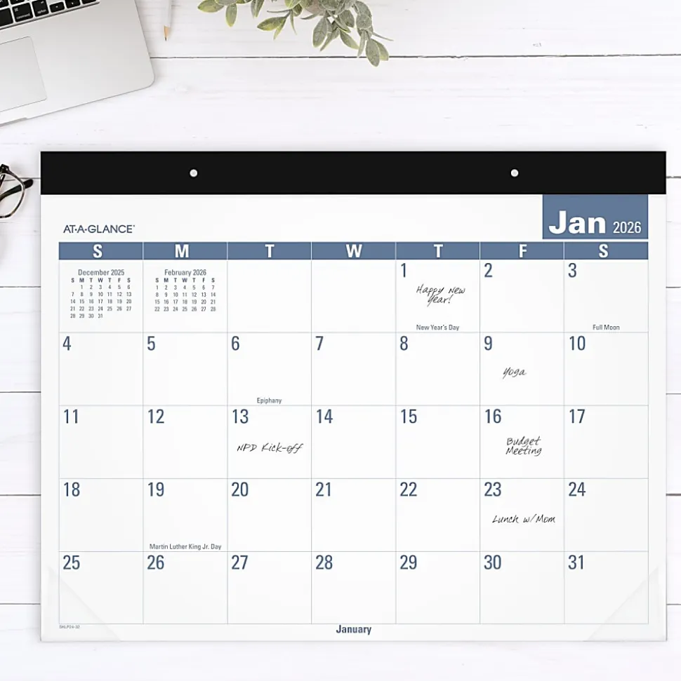 AT-A-GLANCE® 2026 Easy to Read Desk Pad Calendar, Standard, 21 3/4" x 17"