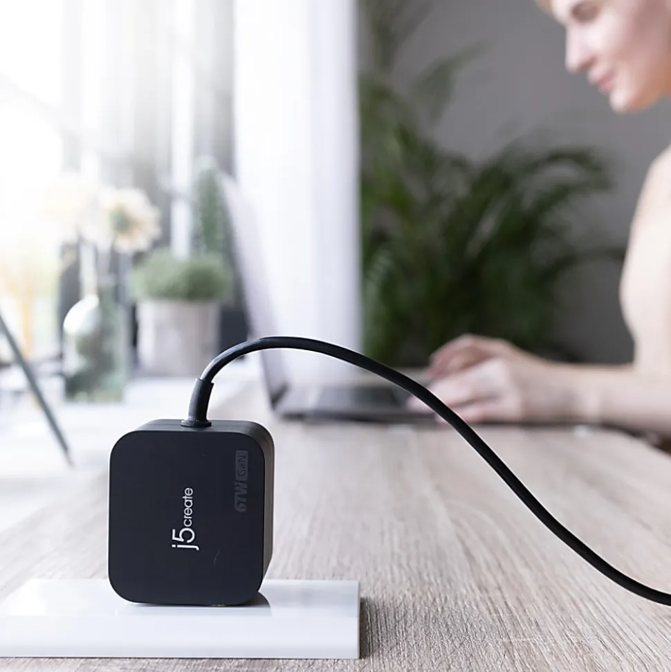 j5create 67W GaN PD USB-C Mini Charger With 4.5mm DC Converter, Black, JUP1565