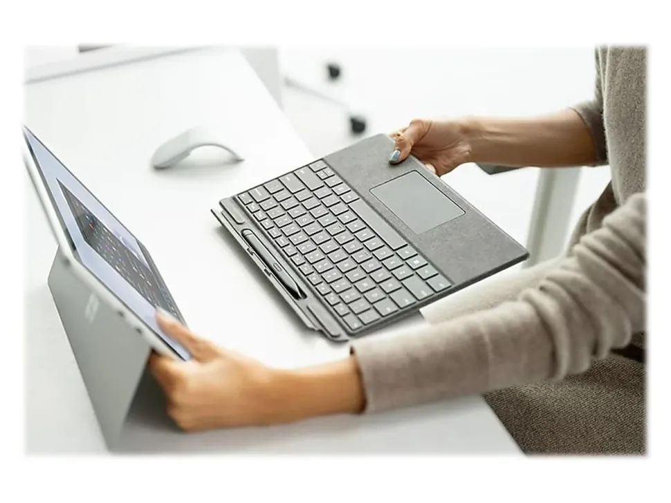 Microsoft Surface Pro Signature Keyboard - Keyboard - with touchpad, accelerometer, Surface Slim Pen 2 storage and charging tray - 8X600061