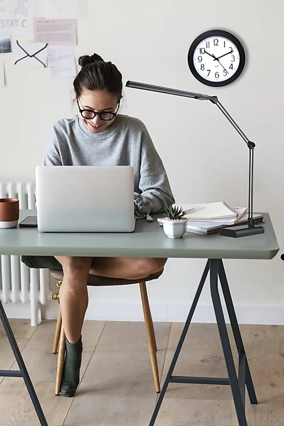 Realspace™ Architect Desk Lamp, Adjustable, 21-1/2"H, Black/Silver