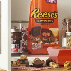 REESE'S Peanut Butter Cups Miniatures Candy Assortment, 26.6 oz