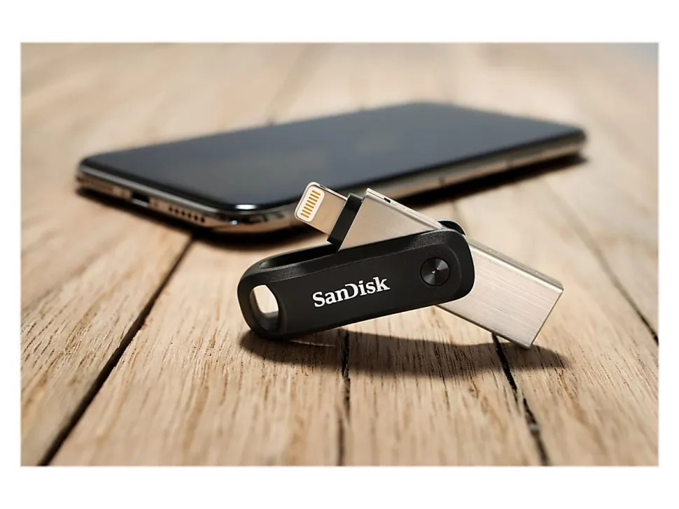 SanDisk® iXpand USB 3.0/Lightning Flash Drive, 64GB, Silver